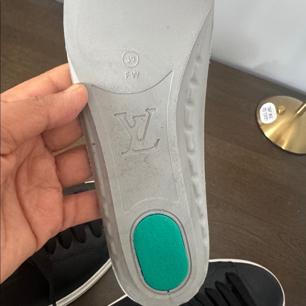 Louis Vuitton leather sneakers - Picture 8 of 10